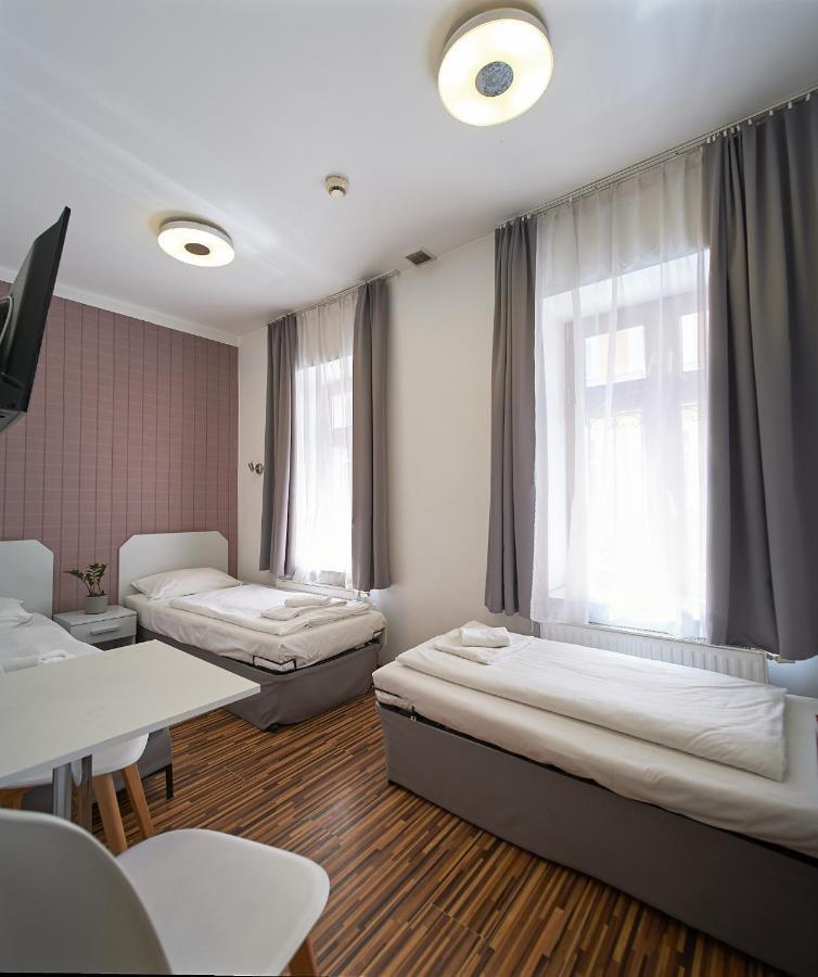 Akira Bed & Breakfast Wroclaw Exterior photo