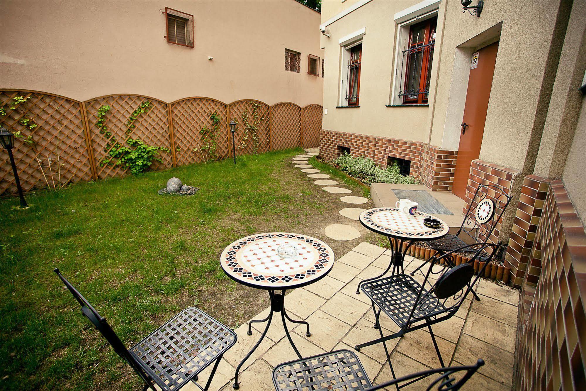 Akira Bed & Breakfast Wroclaw Exterior photo